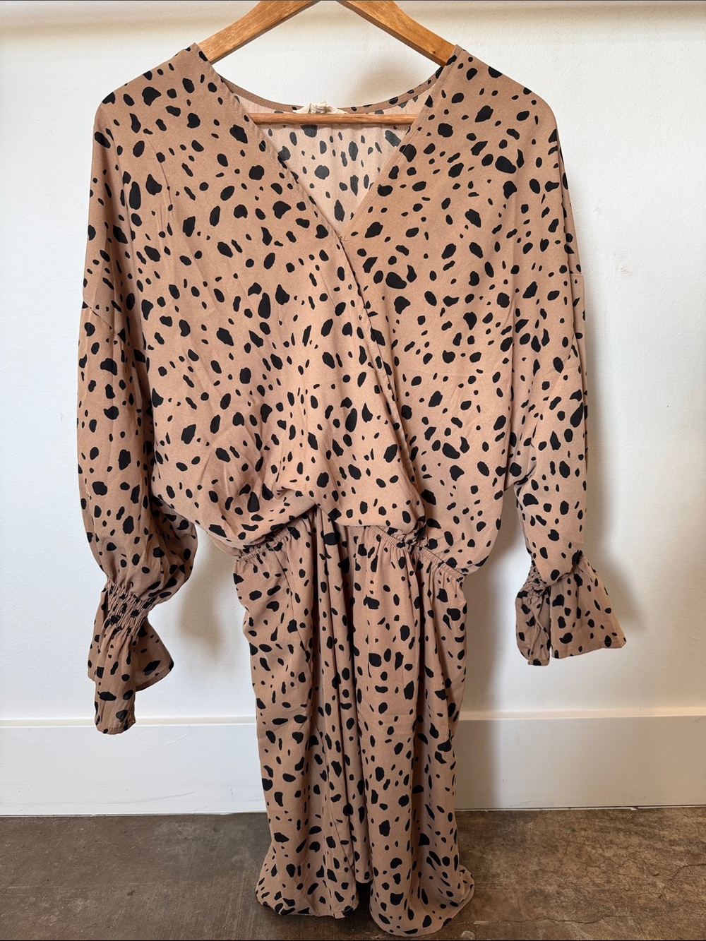 eesome Tan Spot-Print Midi Dress with V-Neck